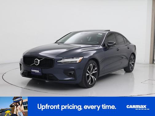 2023 Volvo S60 B5 Plus Dark Theme