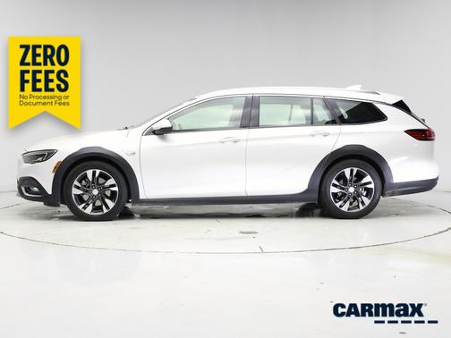 White 2018 Buick Regal TourX Essence