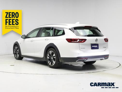 White 2018 Buick Regal TourX Essence