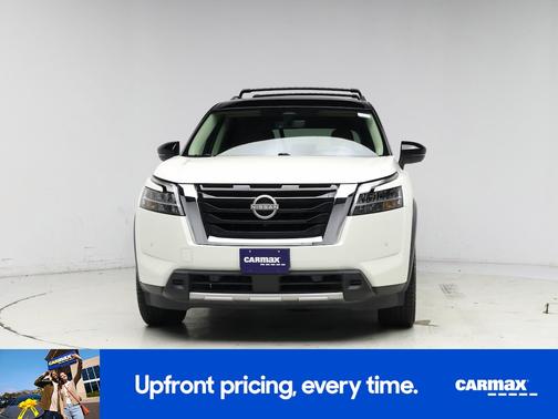 White 2023 Nissan Pathfinder Platinum