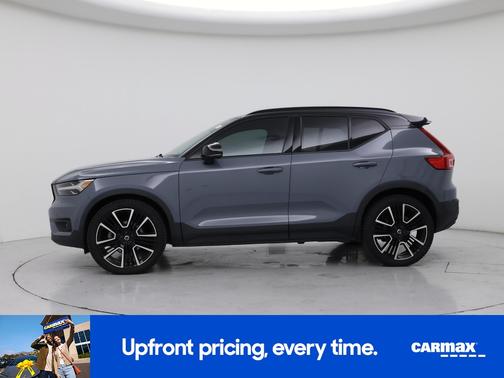 Gray 2022 Volvo XC40 T5 R-Design