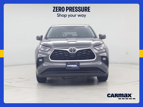 Gray 2024 Toyota Highlander LE