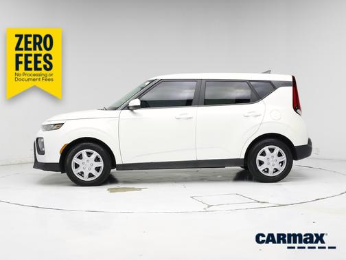 White 2022 Kia Soul LX
