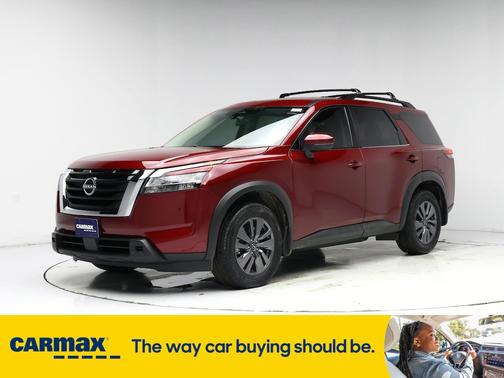 2022 Nissan Pathfinder SV