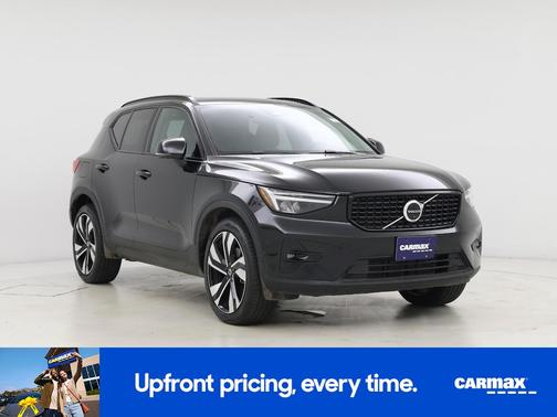 2025 Volvo XC40 B5 Plus Dark Theme
