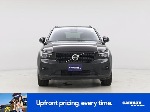 2025 Volvo XC40 B5 Plus Dark Theme