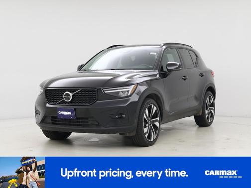 2025 Volvo XC40 B5 Plus Dark Theme