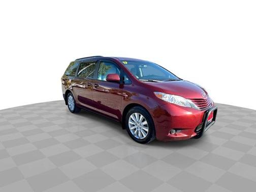 2017 Toyota Sienna LE