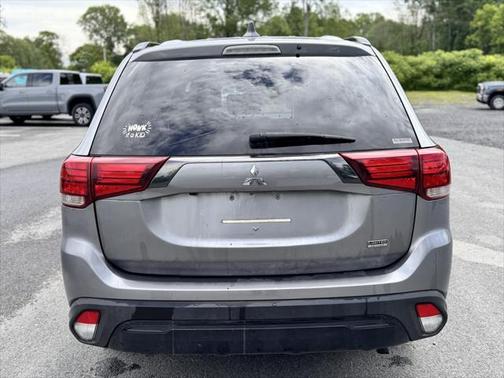 2020 Mitsubishi Outlander LE