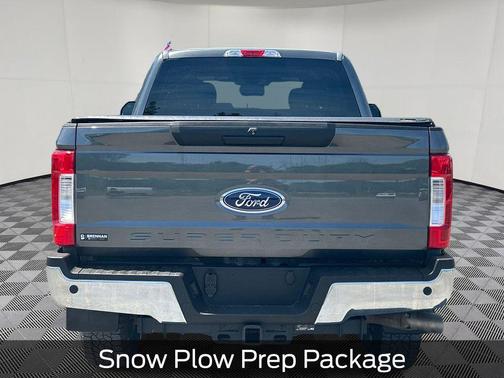 MAGNETIC 2018 Ford F-250 XLT