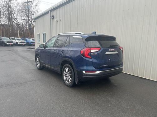 Marine Metallic 2023 GMC Terrain SLT