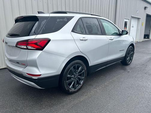 Silver Ice Metallic 2022 Chevrolet Equinox AWD RS