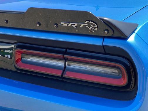 B5 Blue Pearlcoat 2016 Dodge Challenger SRT Hellcat