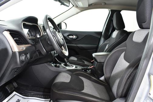 Billet Silver Metallic Clearcoat 2015 Jeep Cherokee Sport