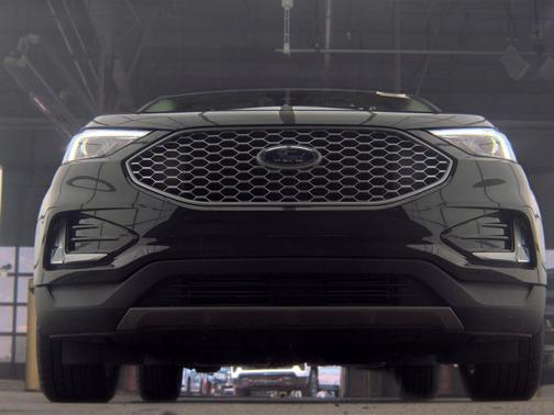 Green Metallic 2024 Ford Edge SEL