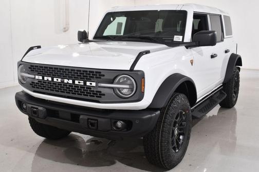 Oxford White 2026 Ford Bronco Badlands