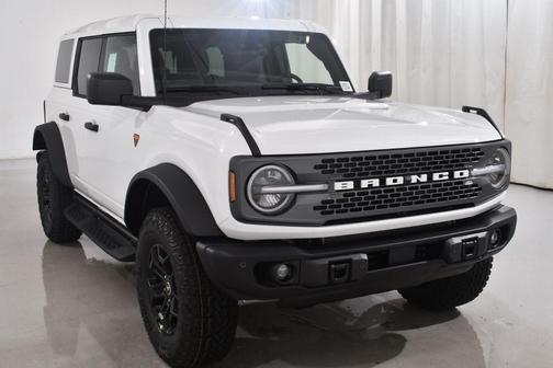 Oxford White 2026 Ford Bronco Badlands