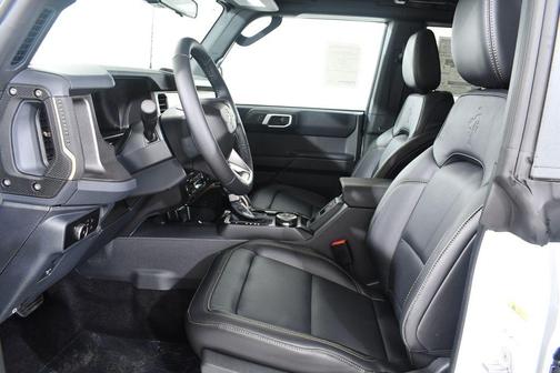 Oxford White 2026 Ford Bronco Badlands