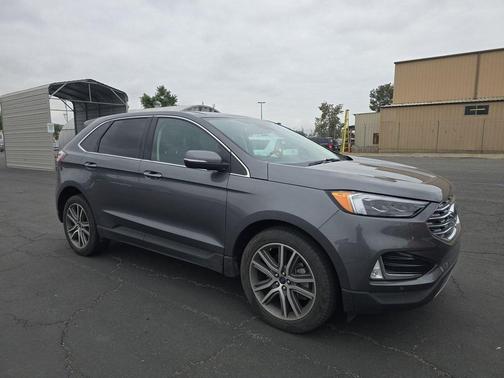 2022 Ford Edge Titanium