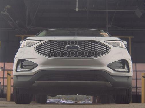 Silver Metallic 2024 Ford Edge SEL
