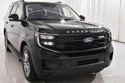 Black Metallic 2025 Ford Expedition Active