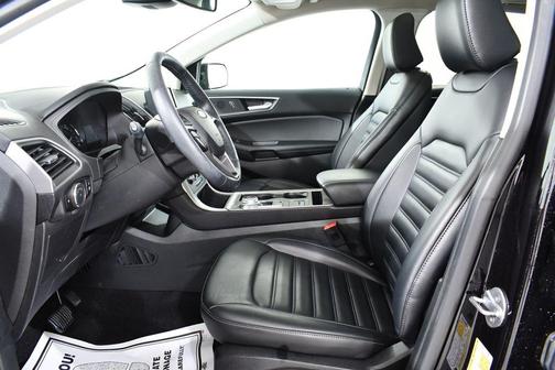 Black Metallic 2024 Ford Edge SEL