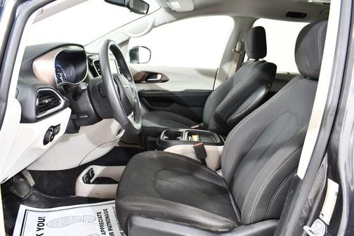 Granite Crystal Clearcoat Metallic 2018 Chrysler Pacifica Touring Plus