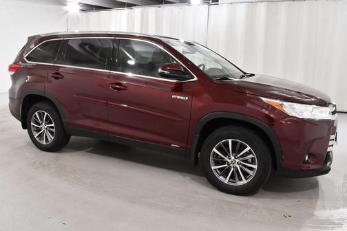 Ooh La La Rouge Mica 2019 Toyota Highlander Hybrid XLE