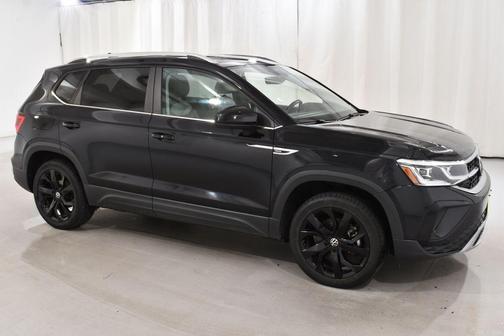 Deep Black Pearl Effect 2022 Volkswagen Taos 1.5T SEL