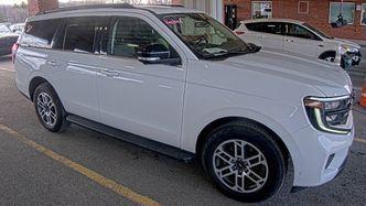 Oxford White 2025 Ford Expedition Active