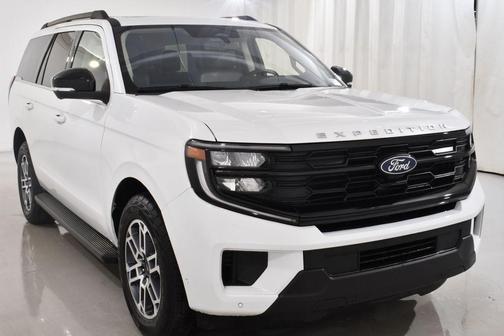 Oxford White 2025 Ford Expedition Active