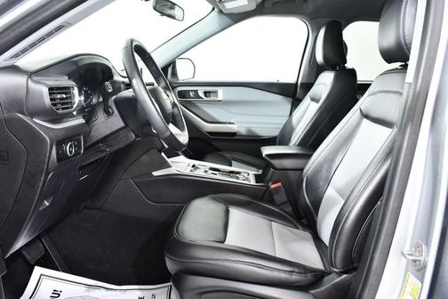 Iconic Silver Metallic 2023 Ford Explorer XLT