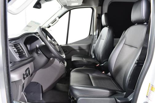 2026 Ford Transit-250 148 WB Medium Roof Cargo