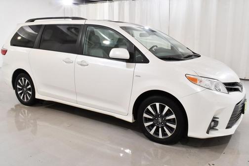 2019 Toyota Sienna XLE