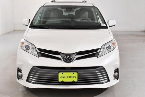 2019 Toyota Sienna XLE