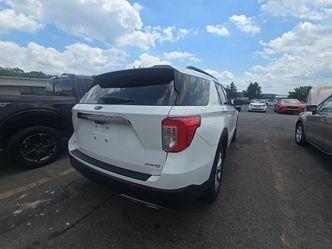 White Metallic 2022 Ford Explorer XLT