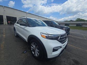 White Metallic 2022 Ford Explorer XLT