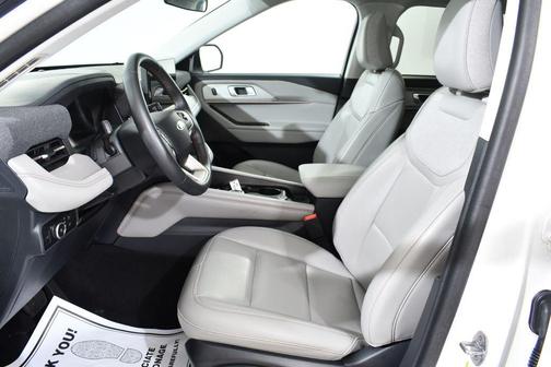 White Metallic 2025 Ford Explorer Active