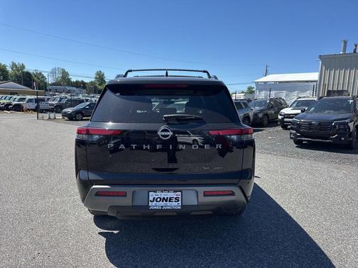 Super Black 2026 Nissan Pathfinder SL