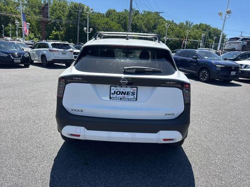Fresh Powder 2026 Nissan Kicks SV