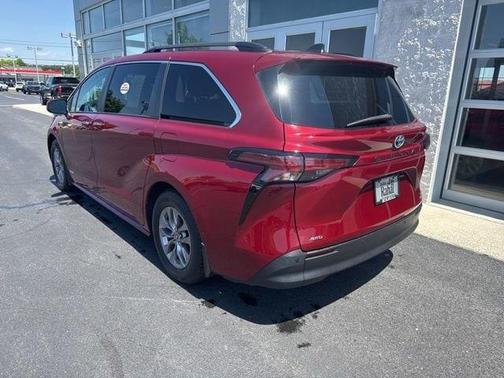 Ruby Flare Pearl 2021 Toyota Sienna XLE 7 Passenger