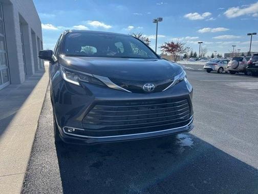 2025 Toyota Sienna Limited