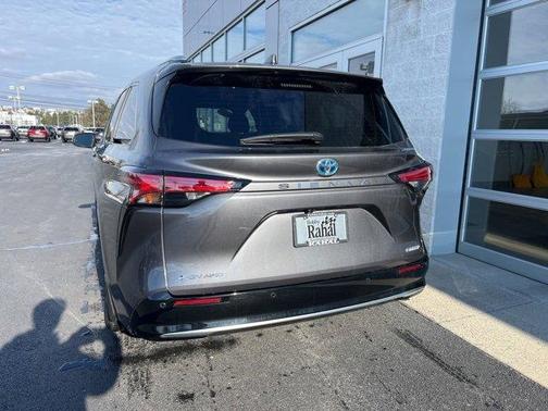 2025 Toyota Sienna Limited