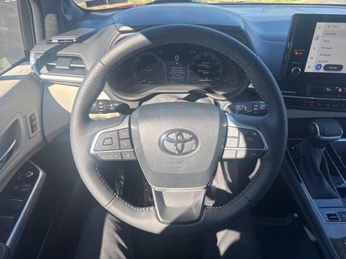 2025 Toyota Sienna Platinum 7 Passenger