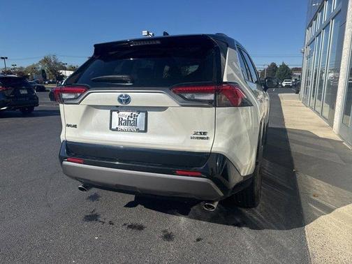 2021 Toyota RAV4 Hybrid SE