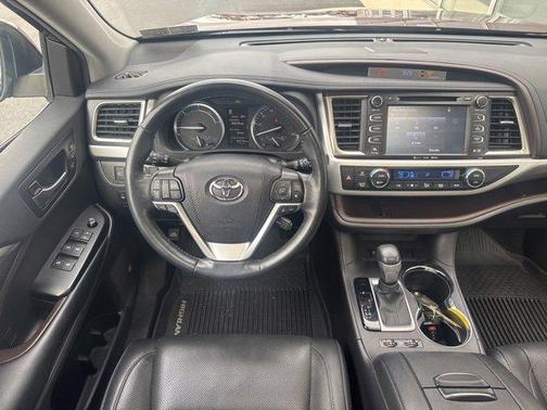 2019 Toyota Highlander Hybrid Platinum