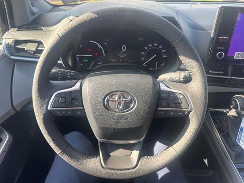 2025 Toyota Sienna XLE