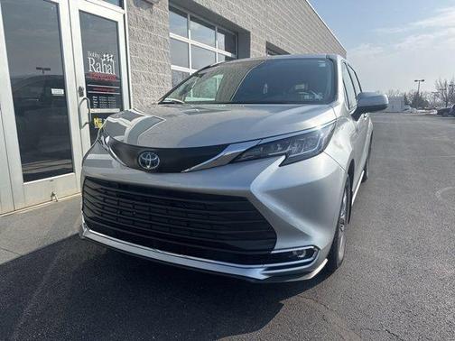 2023 Toyota Sienna XLE