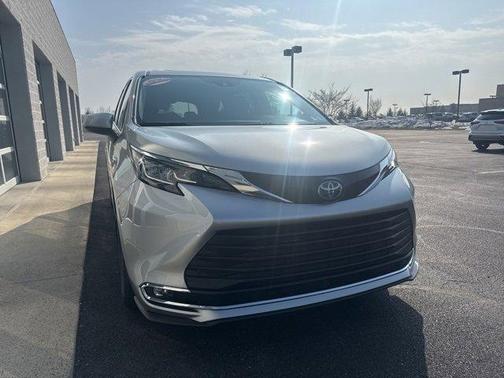 2023 Toyota Sienna XLE
