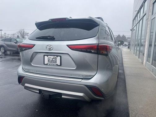 2022 Toyota Highlander Platinum